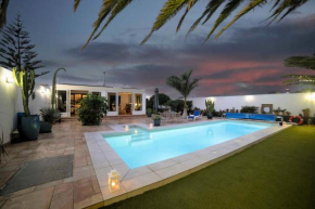 Villa Marisol - Playa Blanca - Stylish Comfort - Private Heated Pool - Tranquil Gardens - Prime Location - Your Perfect Lanzarote Retreat
